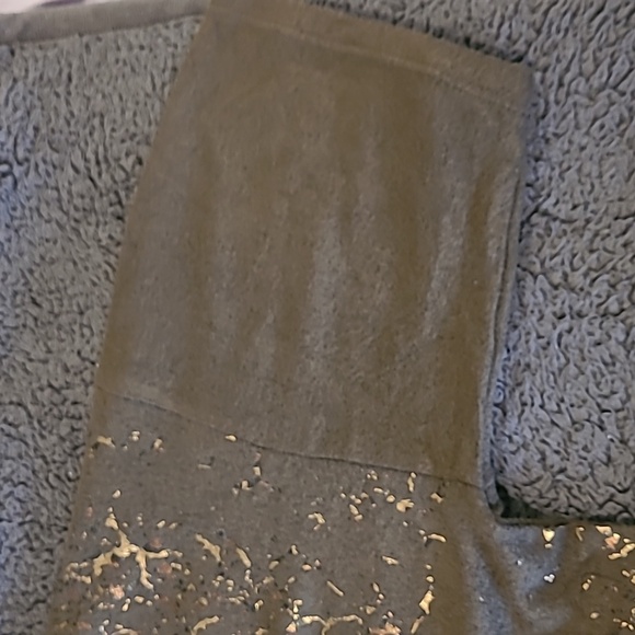 Dantelle Brown Short Sleeve Top with Gold Decal. - Picture 2 of 8